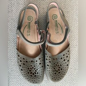 Naot Women's Olive Cutout Sandals